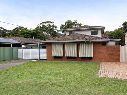 'Willows At The Bay' 111 Horace St - Large House With Aircon, WIFI And Boat Parking. - Yamba Accommodation 0