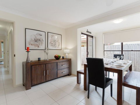 'Willows At The Bay' 111 Horace St - Large House With Aircon, WIFI And Boat Parking. - Yamba Accommodation 2