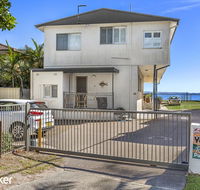 'Yacaaba' Beautiful Waterfront Location - Yamba Accommodation