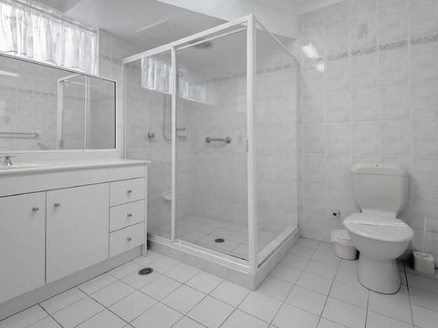 1 'Laman Lodge', 15 Laman Street - Stunning Air Conditioned Unit With Water Views And WIFI - Yamba Accommodation 1