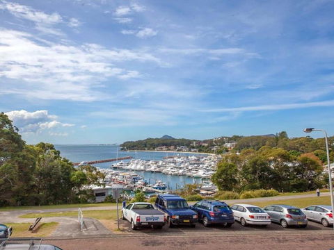 1 'Laman Lodge', 15 Laman Street - Stunning Air Conditioned Unit With Water Views And WIFI - Yamba Accommodation 2