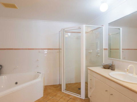 1 'Peninsula Waters', 2-4 Soldiers Point Road - Aircon, Pool & Massive Outdoor Area - Yamba Accommodation 2