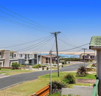1/32 Ocean Avenue - three bedrooms three bathrooms air con boat parking  water views - Yamba Accommodation