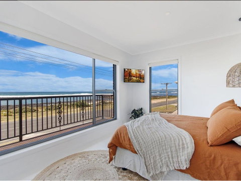 10 OCEAN VILLA - Yamba Accommodation 0