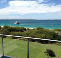 11 'Luskin Lodge' 29 Weatherly Close - stunning water views - Yamba Accommodation