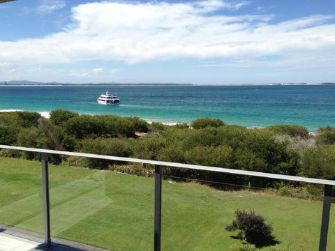 11 'Luskin Lodge' 29 Weatherly Close - Stunning Water Views - Yamba Accommodation 0