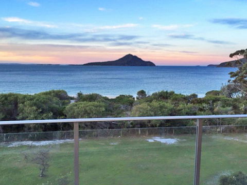 11 'Luskin Lodge' 29 Weatherly Close - Stunning Water Views - Yamba Accommodation 1