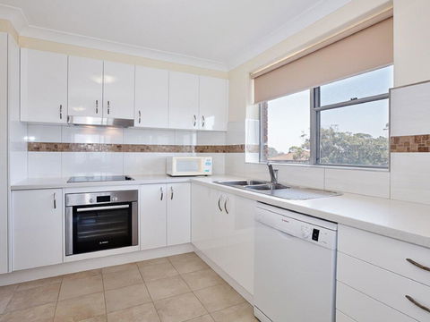 11 'Luskin Lodge' 29 Weatherly Close - Stunning Water Views - Yamba Accommodation 3