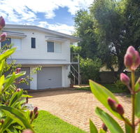 11 Riley St - Stylishly Modern - Yamba Accommodation