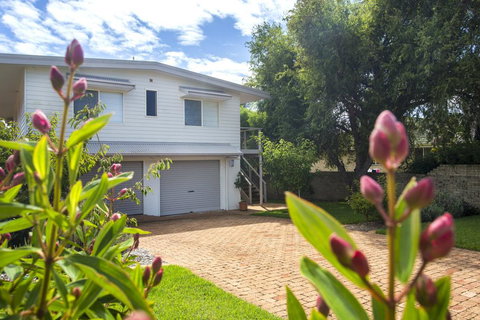 11 Riley St - Stylishly Modern - Yamba Accommodation 0