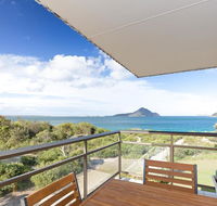 12 'Intrepid' 3 Intrepid Close - right on the beachfront - Yamba Accommodation