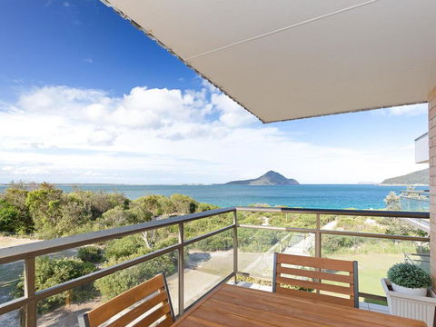 12 'Intrepid' 3 Intrepid Close - Right On The Beachfront - Yamba Accommodation 0