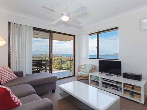 12 'Intrepid' 3 Intrepid Close - Right On The Beachfront - Yamba Accommodation 2