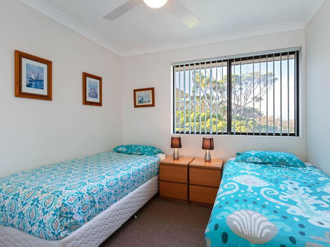 12 'Intrepid' 3 Intrepid Close - Right On The Beachfront - Yamba Accommodation 3