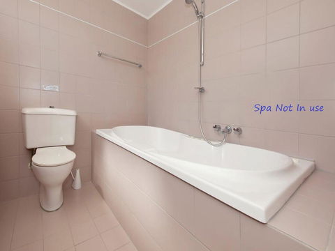 12 'Le Vogue', 16 Magnus St - Sensational Water Views, Lift, Pool & Tennis Court - Yamba Accommodation 3