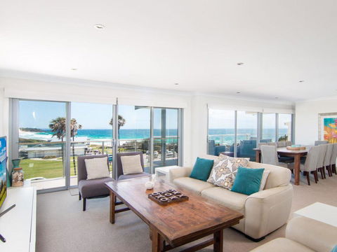 12 Cliff Road - Yamba Accommodation 0