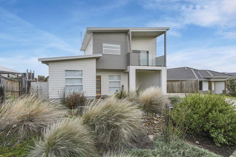 12 Echidna Grove - Yamba Accommodation 0