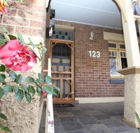 123 Hill St Heart of Orange Double Brick - Yamba Accommodation