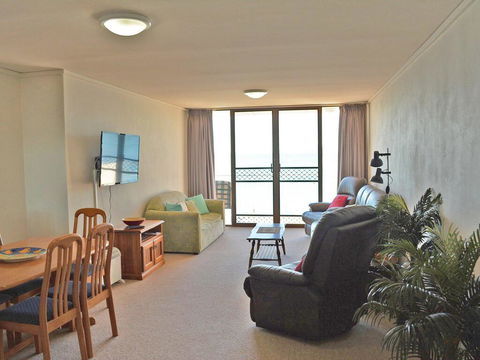 15 'Harbourside' 3-7 Soldiers Point Road - Right On The Waterfront - Yamba Accommodation 1