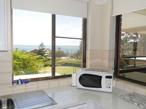 17 'The Commodore' 9-11 Donald Street - Pleasant Unit With Open Plan Living - Yamba Accommodation 2