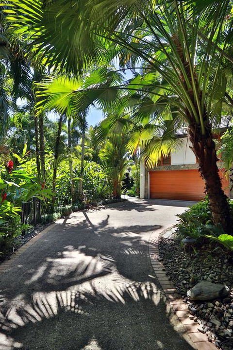 17 Wharf Street - Luxury Holiday Home - Yamba Accommodation 3