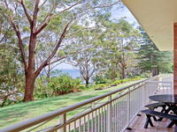 2 'Fiddlers Green' 62 Magnus Street - ground floor unit walking distance to Nelson Bay