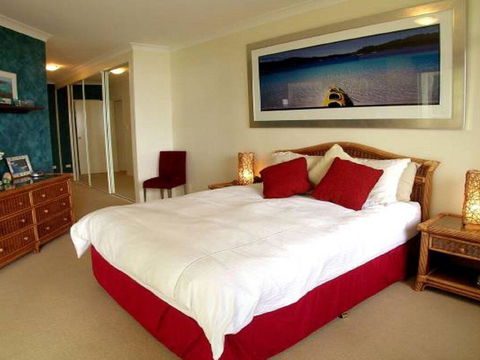 2 'Magnus Pines' 52-56 Magnus Street - Stunning Unit With Aircon, Water Views & Foxtel - Yamba Accommodation 2