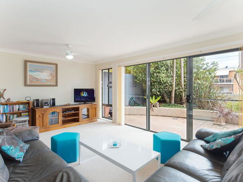 2 'Peninsula Waters' - Three Bedroom Unit With Spacious Private Courtyard & WIFI - Yamba Accommodation 3