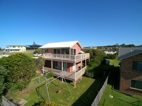 2 Jocelyn Street. Dalmeny - Yamba Accommodation 1