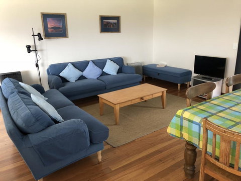2 Jocelyn Street. Dalmeny - Yamba Accommodation 3