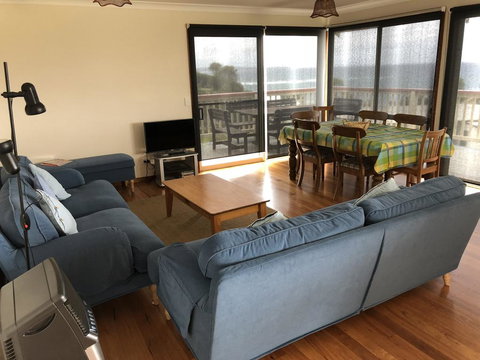 2 Jocelyn Street. Dalmeny - Yamba Accommodation 2