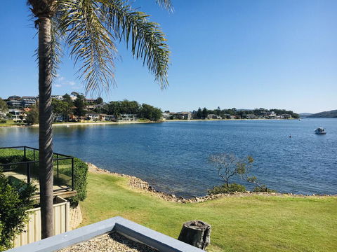 2 The Shores Soldiers Point - Waterfront - Uninterrupted Water Views INCLUDING ALL LINEN & TOWELS, Free Wi-Fi - Yamba Accommodation 2