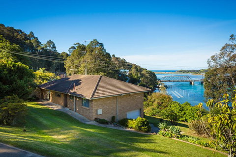 2 Water Crescent - Retro Haven - Yamba Accommodation 0