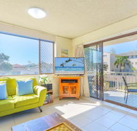 20 Kingsway 3 Bedroom Holiday Apartment - Yamba Accommodation