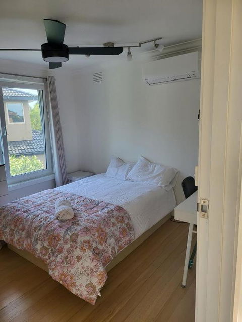 Beautiful Home In Greensborough - Yamba Accommodation 3