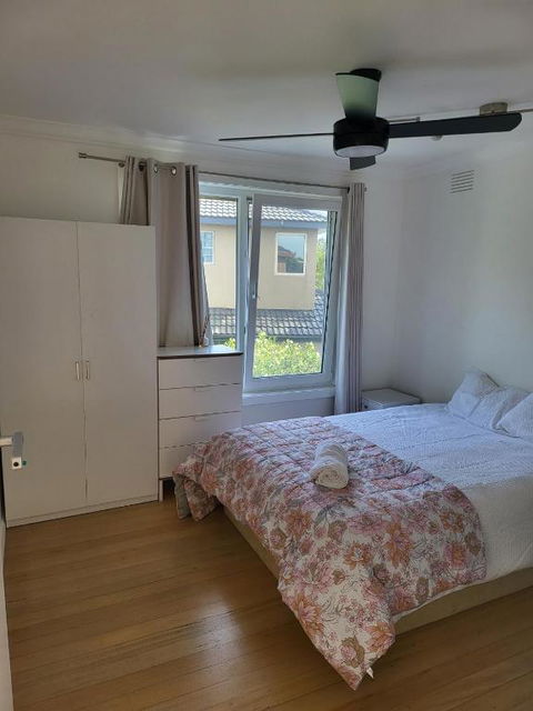 Beautiful Home In Greensborough - Yamba Accommodation 4