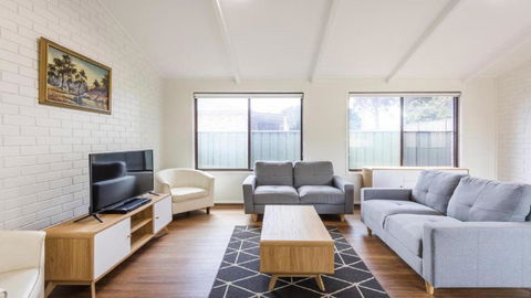Cabana Feliz Yamba, Pet Friendly Cottage - Yamba Accommodation 0