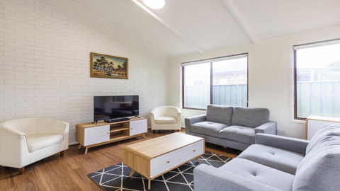 Cabana Feliz Yamba, Pet Friendly Cottage - Yamba Accommodation 1