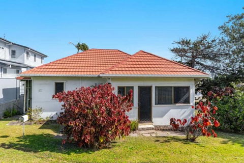 Coastal Echo - Oceanstays - Pet Friendly - Yamba Accommodation 1