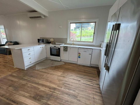 Coastal Echo - Oceanstays - Pet Friendly - Yamba Accommodation 3