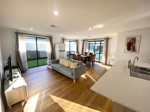 Corporate Executive Modern 5bedroom Family Friendly Home - Disabled Access & Disability Modified - Yamba Accommodation 0