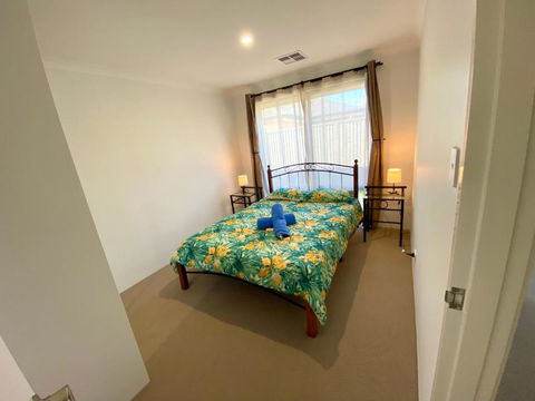 Corporate Executive Modern 5bedroom Family Friendly Home - Disabled Access & Disability Modified - Yamba Accommodation 2