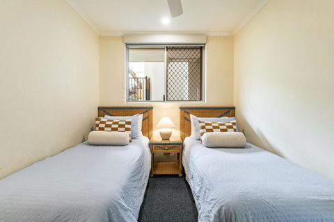 Craigmore 1 - Ocean Views On A Budget - Yamba Accommodation 4