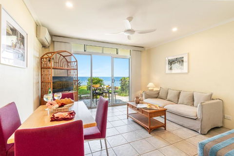 Craigmore 1 - Ocean Views On A Budget - Yamba Accommodation 1