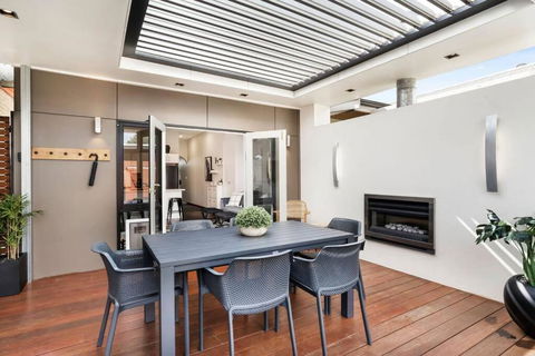 Cute As A Button - Picket Fence 3 Bed Stylish Home - Yamba Accommodation 0