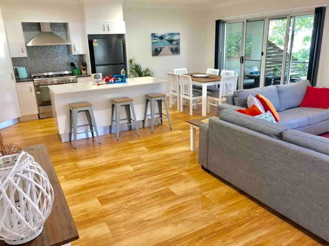 DELUXE Escape! Central, NEW & Spacious 3 Bed - Yamba Accommodation 0