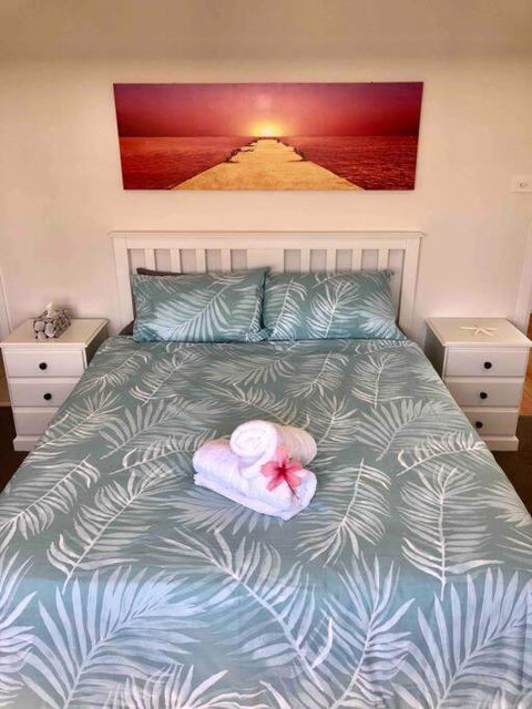 DELUXE Escape! Central, NEW & Spacious 3 Bed - Yamba Accommodation 1