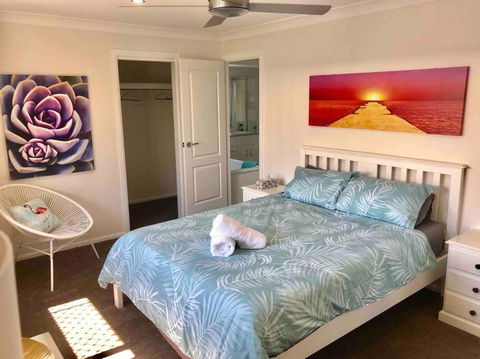DELUXE Escape! Central, NEW & Spacious 3 Bed - Yamba Accommodation 2