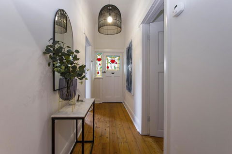 2BR Cottage With Parking Close To Adelaide CBD - Yamba Accommodation 1