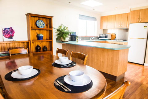 3 Bdrm House With Parking & Outdoor Entertaining - Yamba Accommodation 1